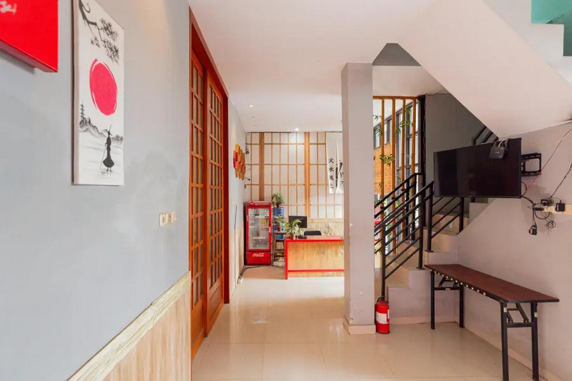RedDoorz @ Manukan Surabaya Bagian luar foto