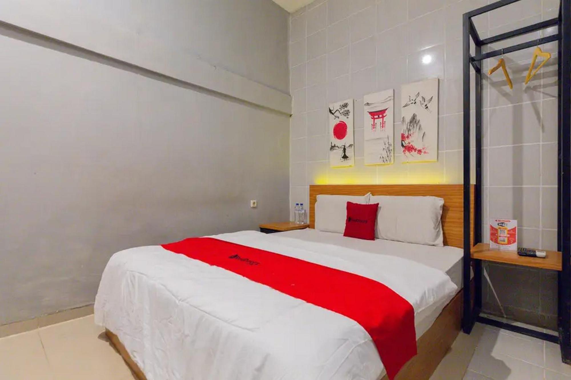 RedDoorz @ Manukan Surabaya Bagian luar foto