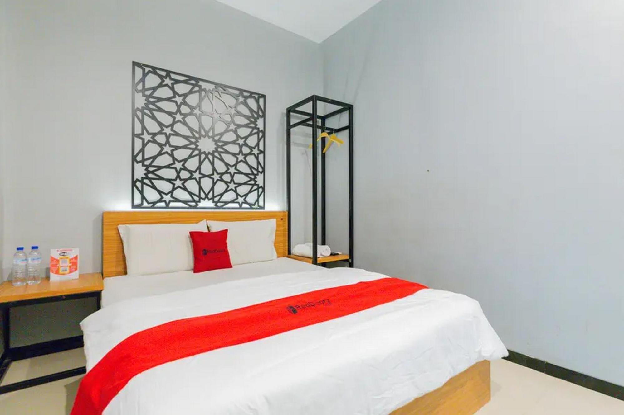 RedDoorz @ Manukan Surabaya Bagian luar foto