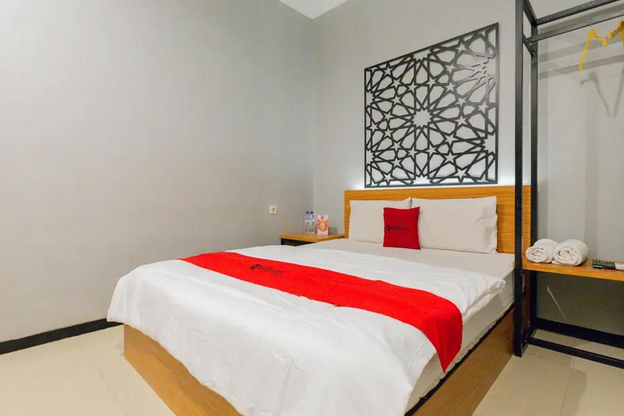 RedDoorz @ Manukan Surabaya Bagian luar foto