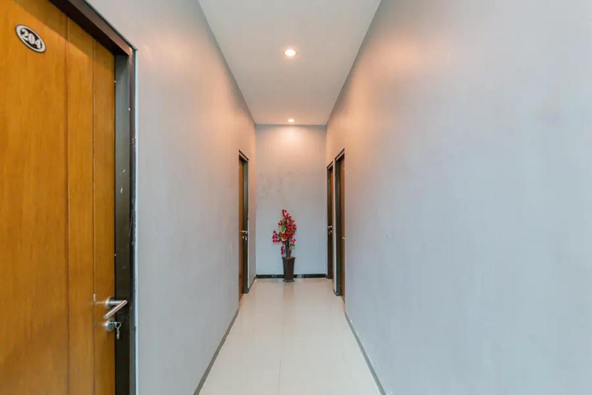 RedDoorz @ Manukan Surabaya Bagian luar foto