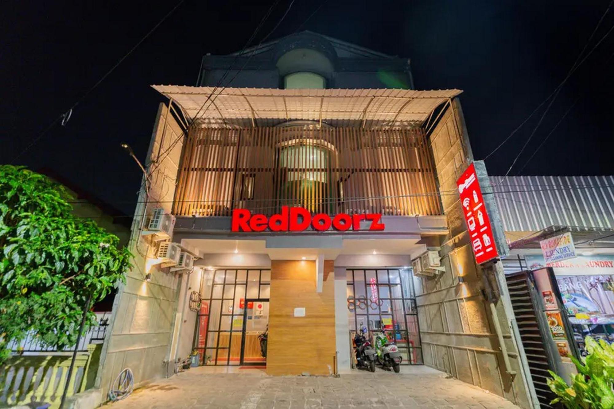 RedDoorz @ Manukan Surabaya Bagian luar foto