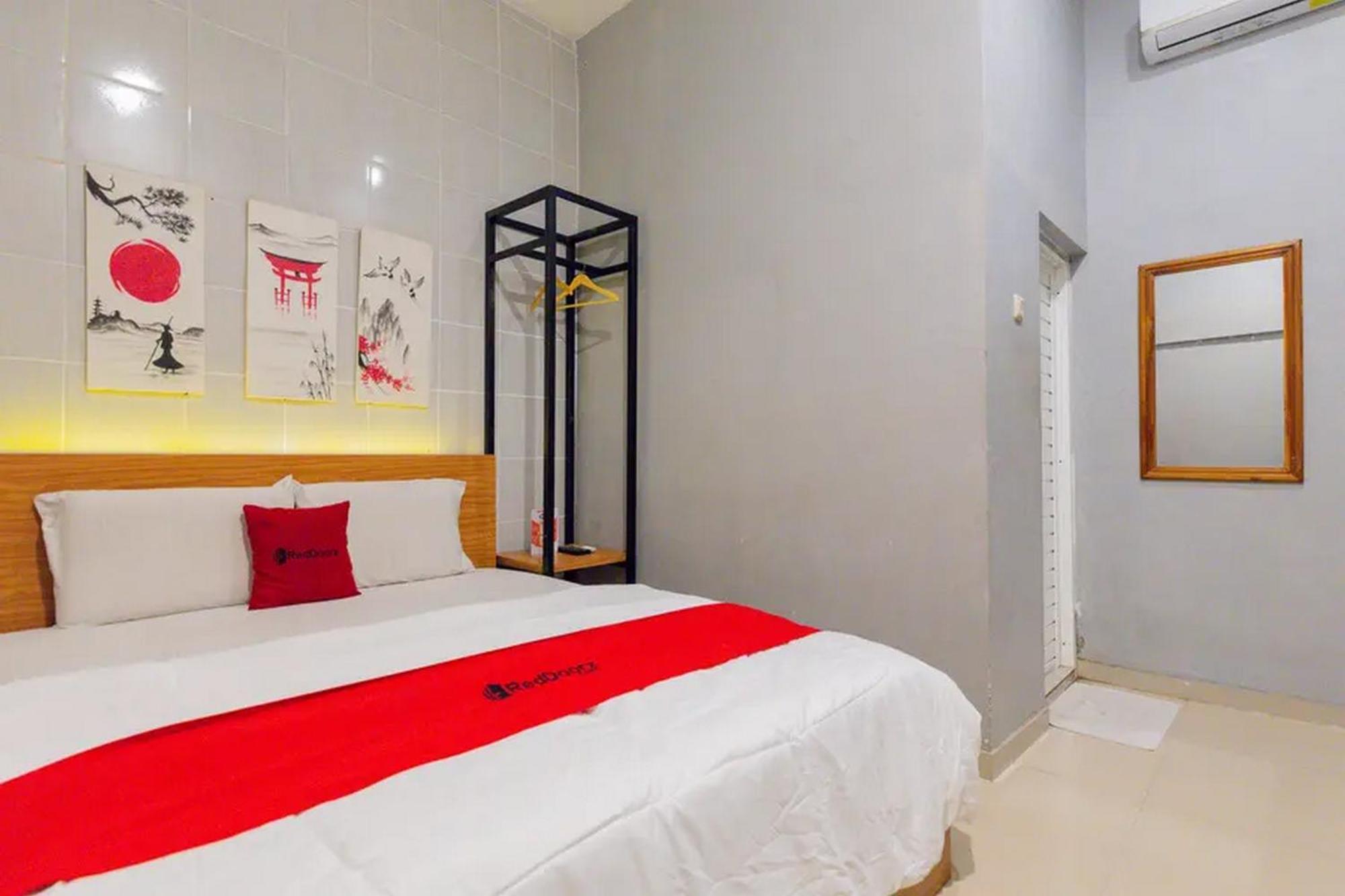RedDoorz @ Manukan Surabaya Bagian luar foto
