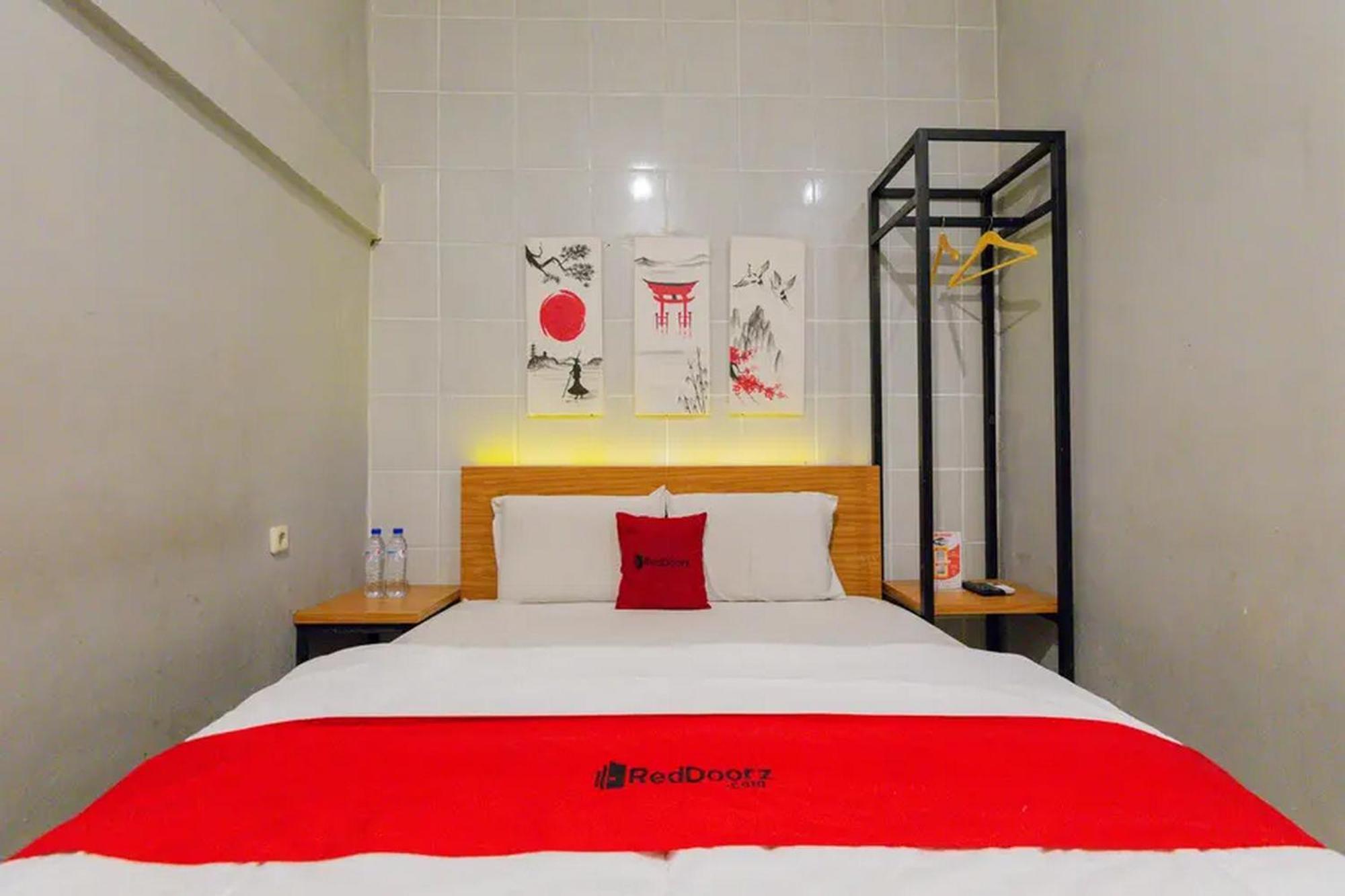 RedDoorz @ Manukan Surabaya Bagian luar foto