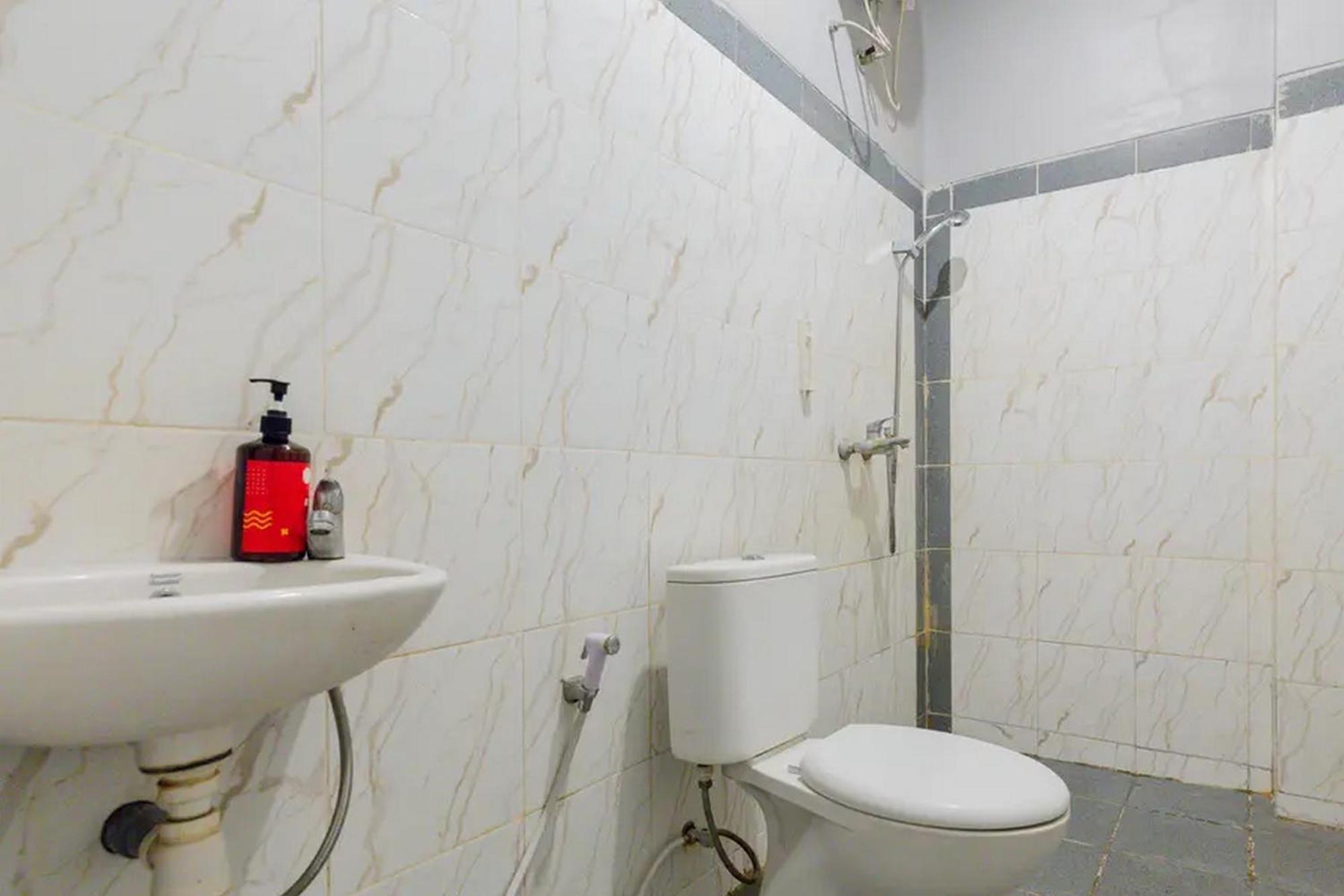 RedDoorz @ Manukan Surabaya Bagian luar foto
