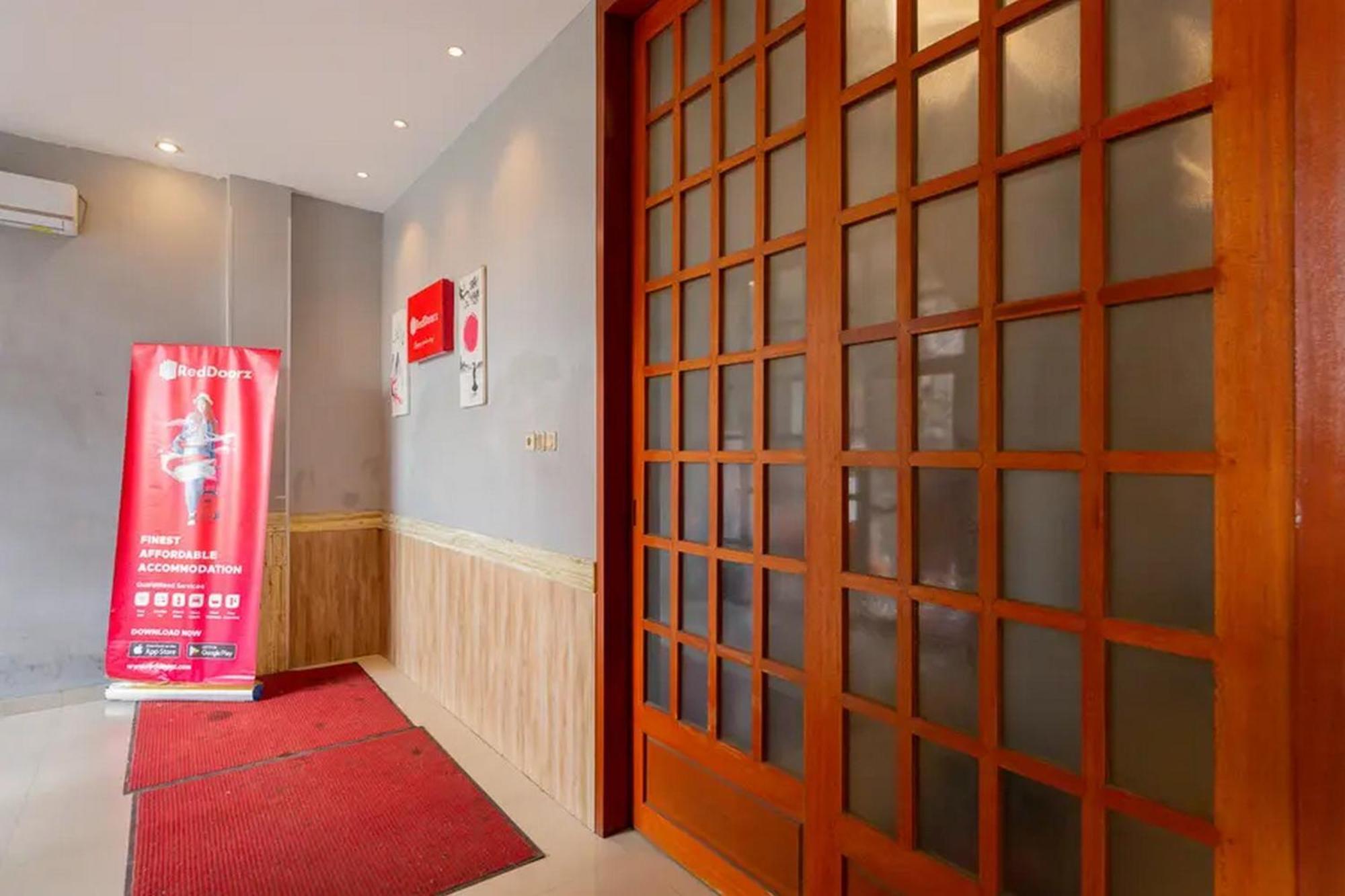 RedDoorz @ Manukan Surabaya Bagian luar foto