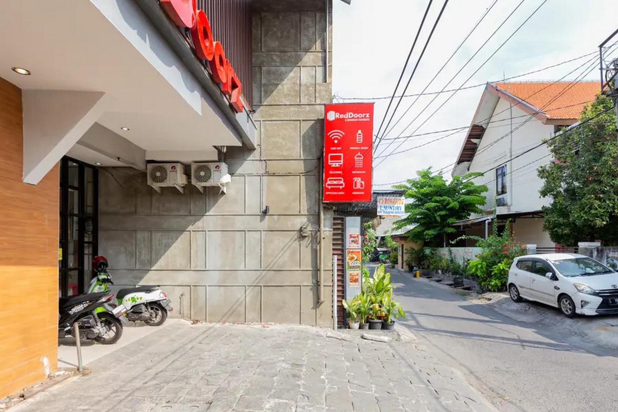 RedDoorz @ Manukan Surabaya Bagian luar foto