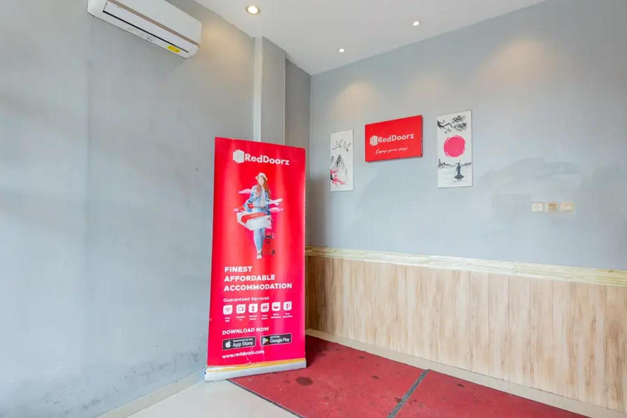 RedDoorz @ Manukan Surabaya Bagian luar foto