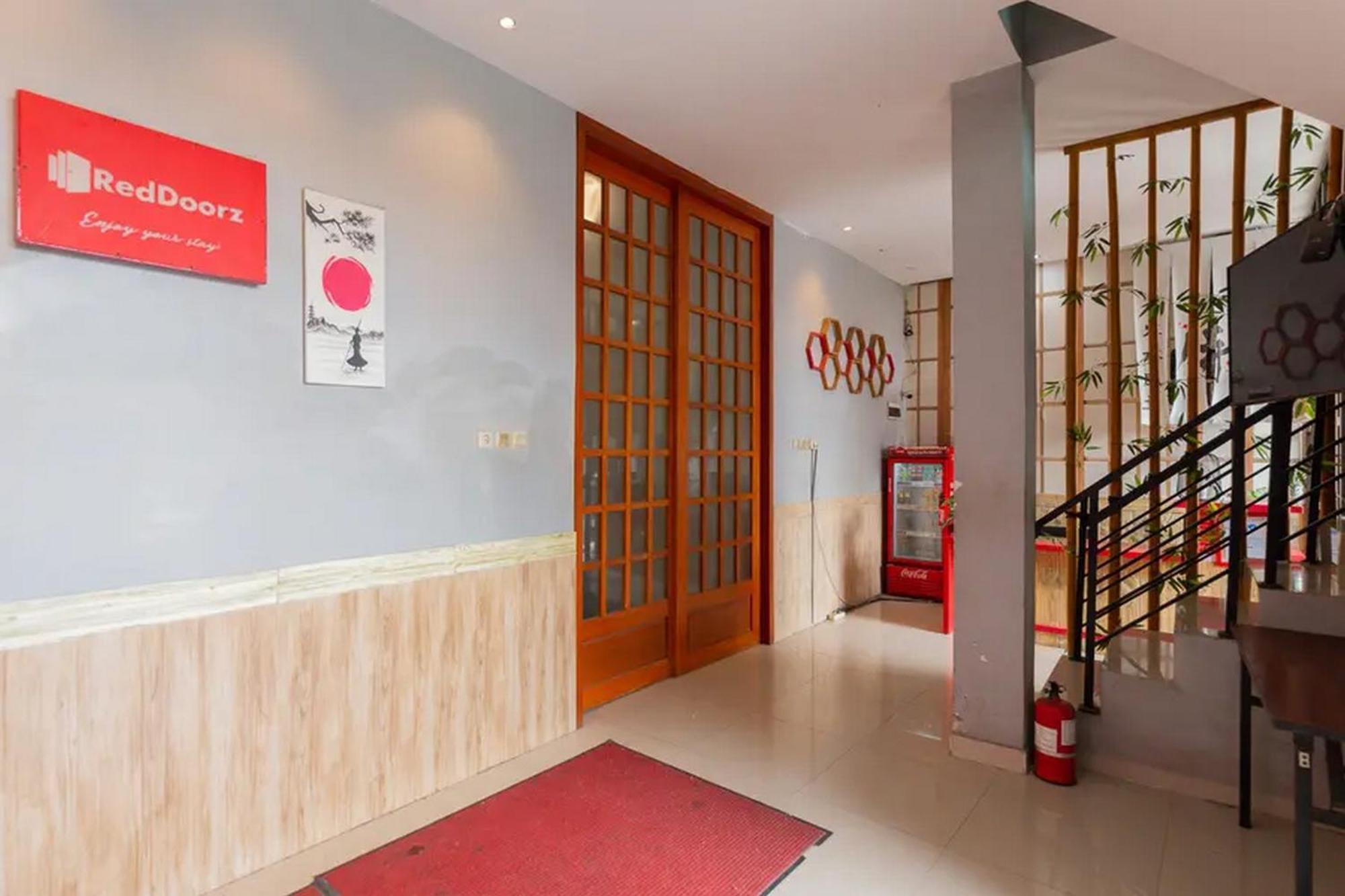 RedDoorz @ Manukan Surabaya Bagian luar foto
