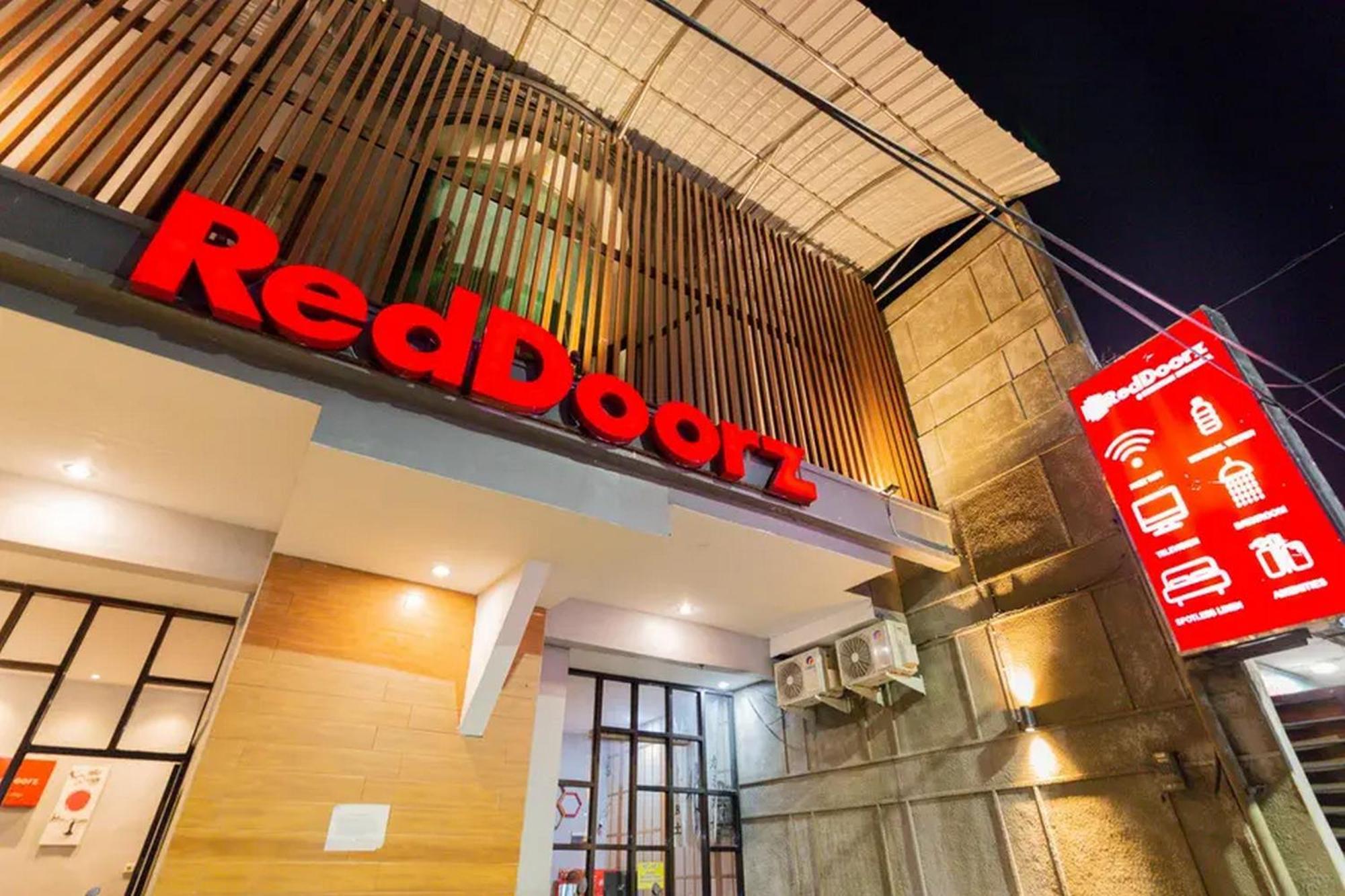 RedDoorz @ Manukan Surabaya Bagian luar foto