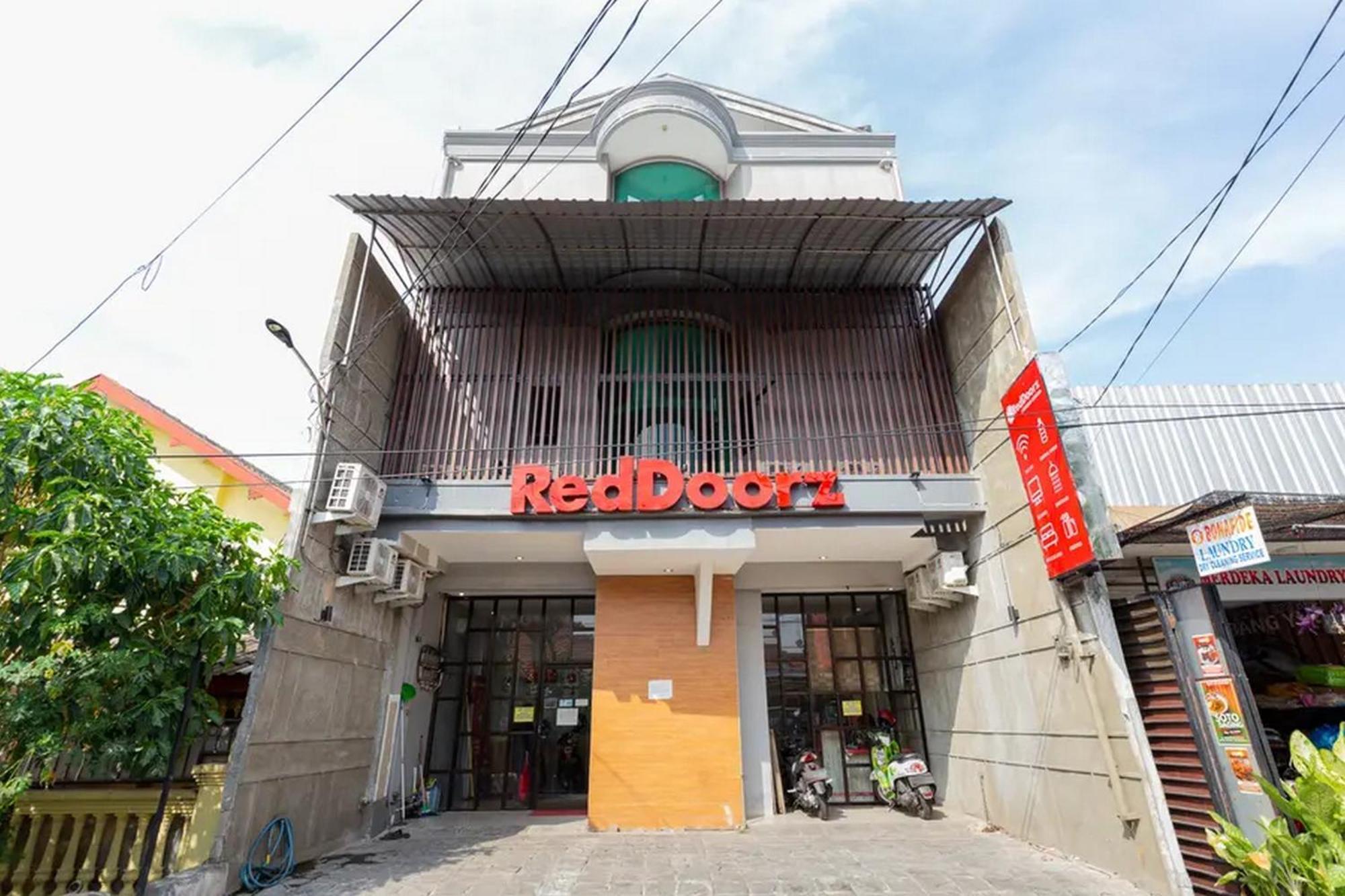 RedDoorz @ Manukan Surabaya Bagian luar foto